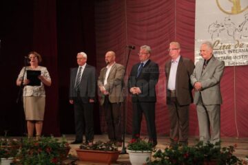 Prezidiul festivității de deschidere a Concursului Internațional de Interpretare Instrumentală „Lira de Aur”