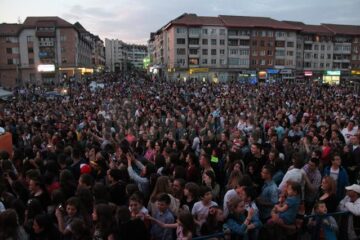 Zeci de mii de persoane au fost prezente la cel mai mare concert organizat în ultimii ani în Suceava