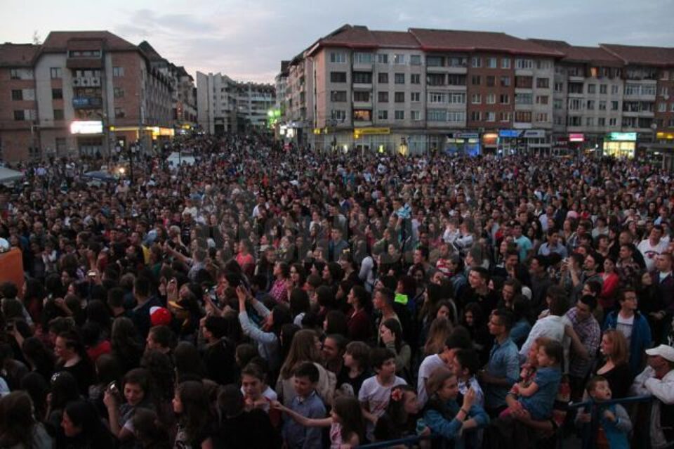 Zeci de mii de persoane au fost prezente la cel mai mare concert organizat în ultimii ani în Suceava
