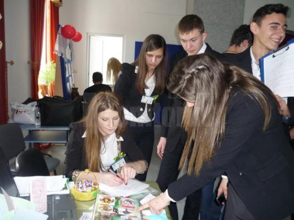 Vânzări la Târgul Internațional al Firmelor de Exercițiu
