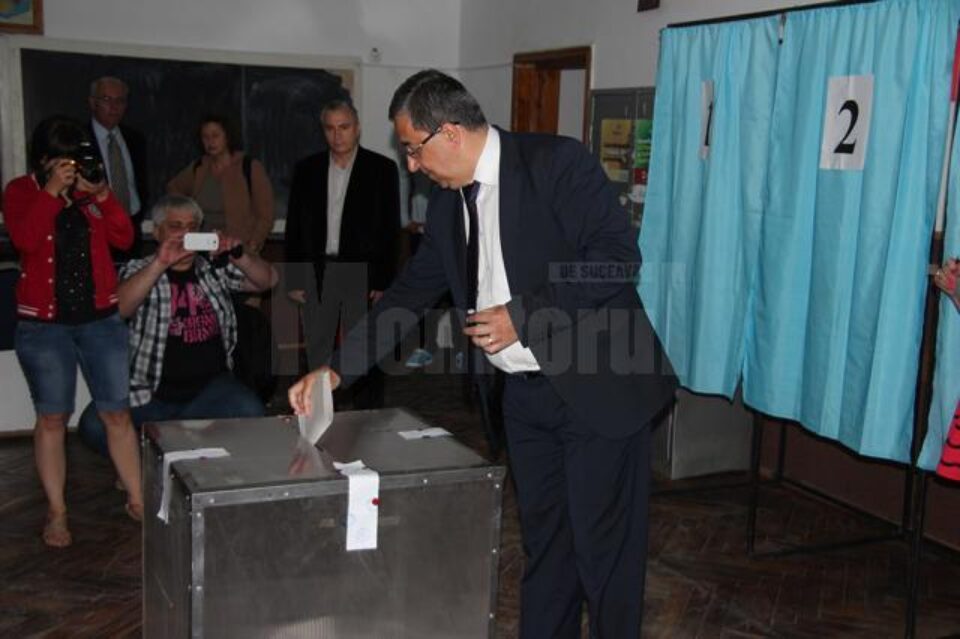 Florin Sinescu: „Am votat pentru că este un drept pe care toți românii l-au câștigat la 1 ianuarie 2007” Florin Sinescu: „Am votat pentru că este un drept pe care toți românii l-au câștigat la 1 ianuarie 2007”