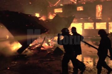 Un incendiu extrem de violent a mistuit o brutărie, o fostă moară și o casă