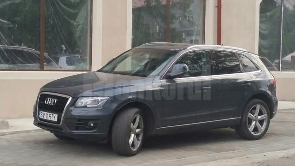 Autoturismul Q5 a fost blocat în trafic de politie