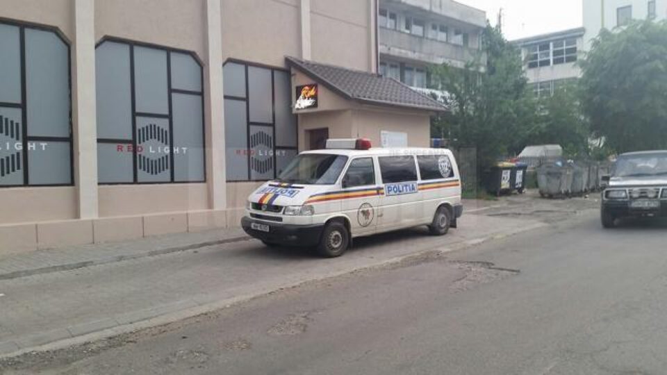 Polițiștii au descins la clubul “Red Light”