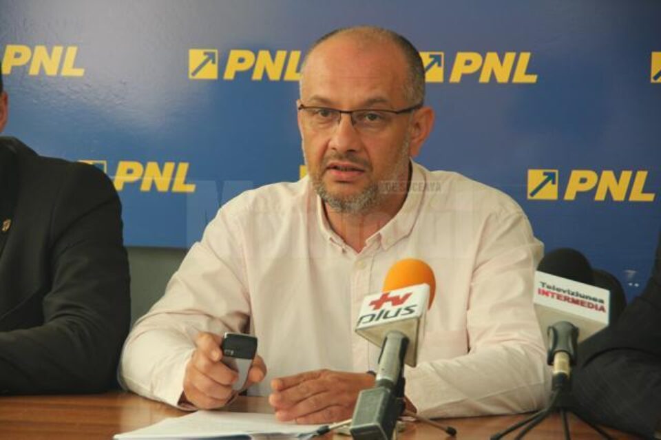 Alexandru Băișanu: „Mandatul a fost pus la dispoziție înainte de alegeri și s-a decis ca nici unul dintre noi să nu își dea demisia”