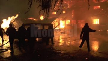 Flăcări înalte de zeci de metri au mistuit două clădiri în care se aflau brutăria și o fostă moară