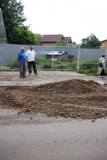 Locuitorii din Ițcani sunt extrem de nemulțumiți de modul cum s-a lucrat pe strada Mitocului