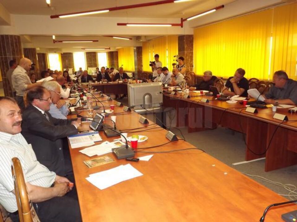 Aleșii locali suceveni au respins solicitările celor trei firme de a stopa organizarea unei noi licitații pentru desemnarea unui nou operator de termoficare Aleșii locali suceveni au respins solicitările celor trei firme de a stopa organizarea unei noi licitații pentru desemnarea unui nou operator de termoficare
