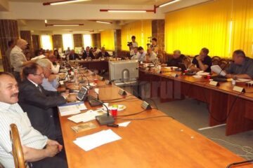 Aleșii locali suceveni au respins solicitările celor trei firme de a stopa organizarea unei noi licitații pentru desemnarea unui nou operator de termoficare