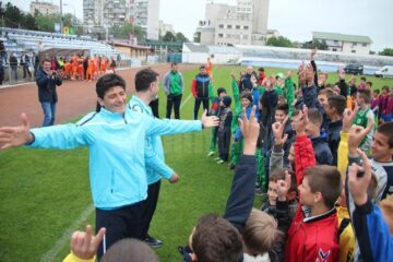 Belodedici a fost așteptat cu entuziasm de copii