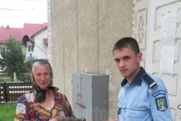 Agentul George Apostol a identificat-o în scurt timp pe femeie și i-a restituit poșeta cu bunurile din interior