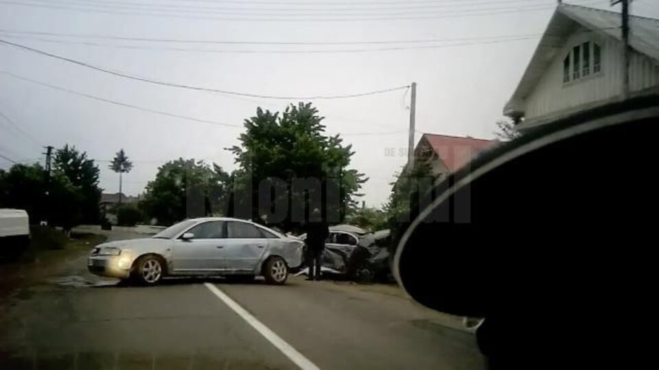 Două dintre mașinile implicate în accident