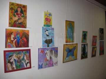 „Micii Picasso” au întâmpinat 1 Iunie printr-o expoziție etalată la City Gallery