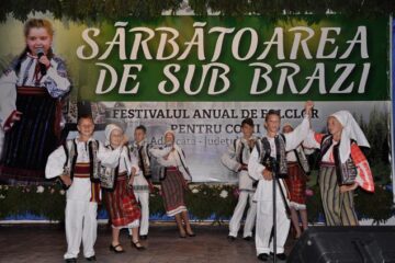 Căminul cultural din Adâncata a găzduit Festivalul de folclor pentru copii „Sărbătoarea de sub brazi”