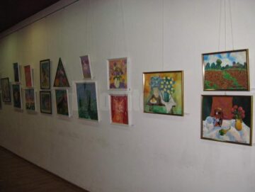 „Micii Picasso” au întâmpinat 1 Iunie printr-o expoziție etalată la City Gallery