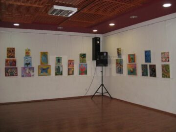 „Micii Picasso” au întâmpinat 1 Iunie printr-o expoziție etalată la City Gallery