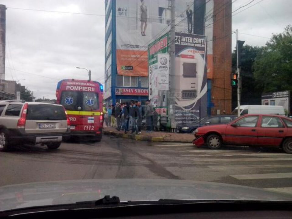 Accidentul rutier s-a petrecut la intersecția semaforizată de la Shopping City