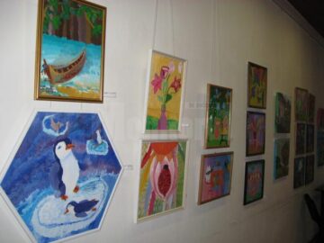 „Micii Picasso” au întâmpinat 1 Iunie printr-o expoziție etalată la City Gallery