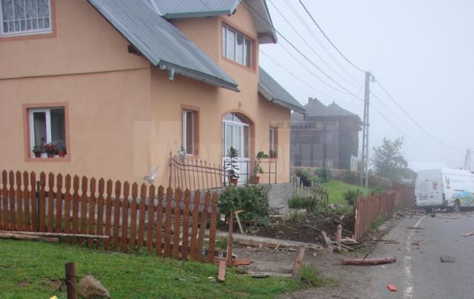 Microbuzul a fost scăpat de sub control într-o curbă periculoasă