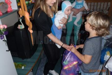 ,,Deschide ochii, deschide inima, ajută-ți aproapele!”, program derulat de preșcolarii de la ,,Gulliver” și ,,ABC”