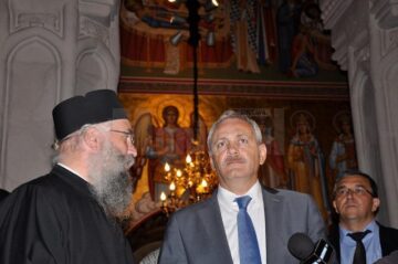 Ordinul de începere a lucrărilor de restaurare a Mănăstirii Putna, dat în prezența vicepremierului Liviu Dragnea