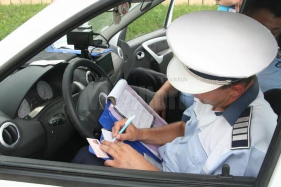 Șoferi băuți, fără permis sau cu permisul anulat, prinși de polițiști în trafic