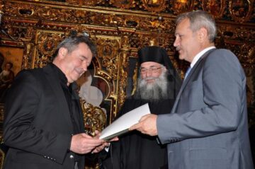 Ordinul de începere a lucrărilor de restaurare a Mănăstirii Putna, dat în prezența vicepremierului Liviu Dragnea