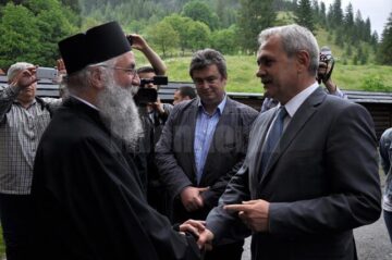 Ordinul de începere a lucrărilor de restaurare a Mănăstirii Putna, dat în prezența vicepremierului Liviu Dragnea