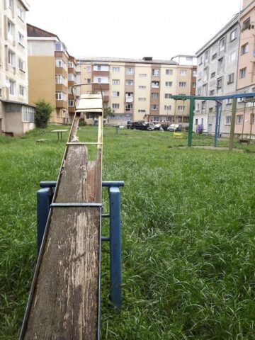 Locurile de joacă de coșmar din cartierul sucevean cu cel mai mare număr de copii