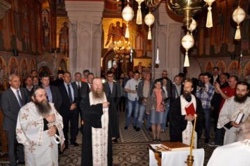 Ordinul de începere a lucrărilor de restaurare a Mănăstirii Putna, dat în prezența vicepremierului Liviu Dragnea