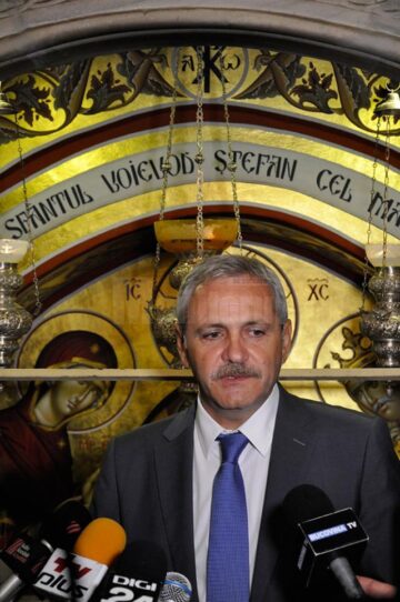 Ordinul de începere a lucrărilor de restaurare a Mănăstirii Putna, dat în prezența vicepremierului Liviu Dragnea