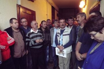 Zeci de salariați ai Electrica au protestat ieri, solicitând să li se achite măcar salariile restante