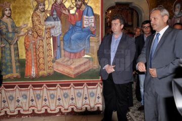 Ordinul de începere a lucrărilor de restaurare a Mănăstirii Putna, dat în prezența vicepremierului Liviu Dragnea