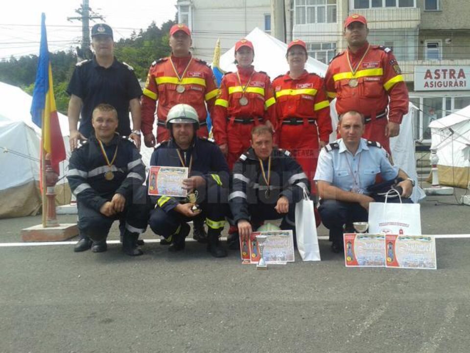 Membrii echipei ISU Suceava, care s-a clasat pe locul III la cele două probe