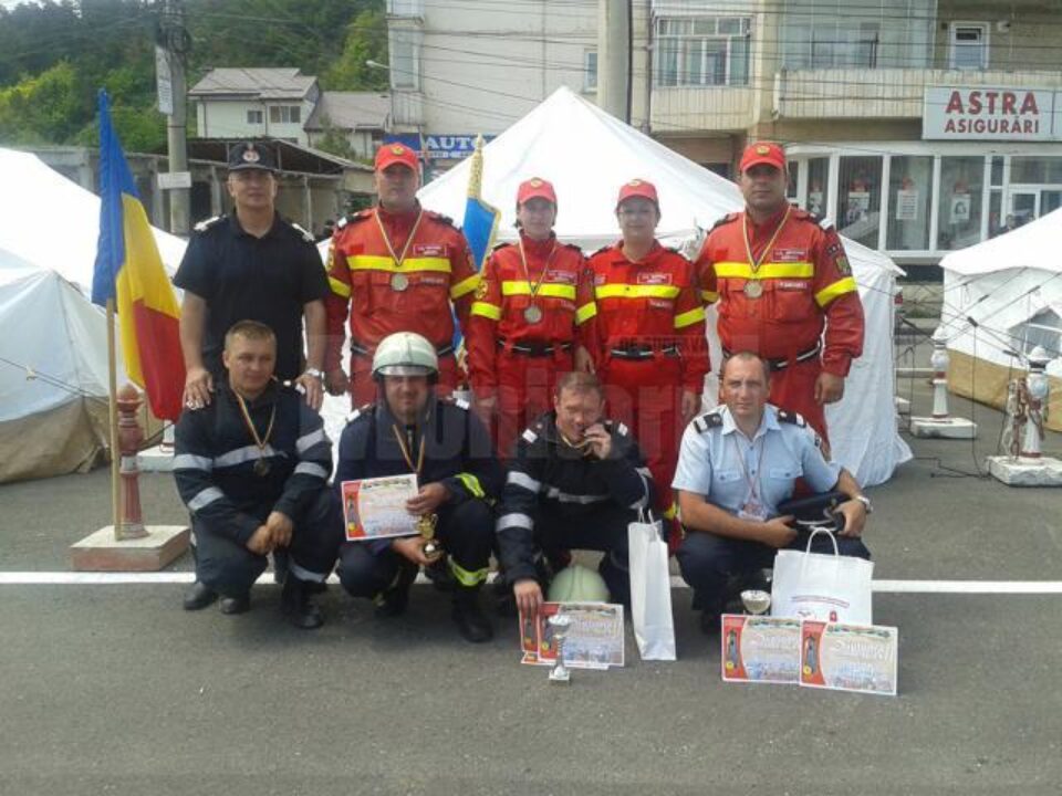 Membrii echipei ISU Suceava, care s-a clasat pe locul III la cele două probe