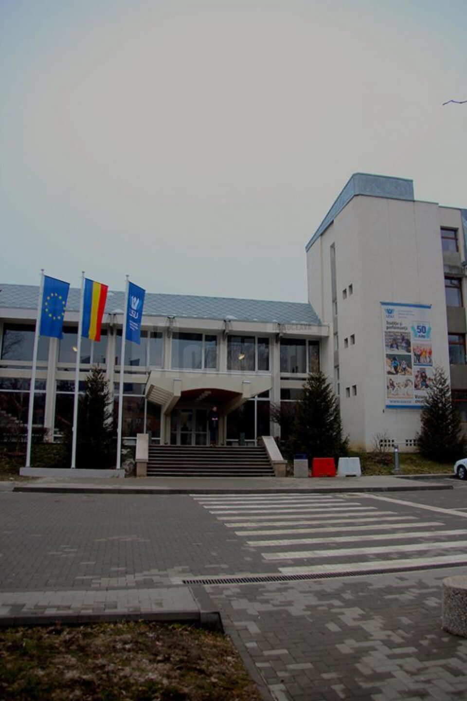 Pentru cursurile postuniversitare, USV a stabilit cuantumul taxei anuale la 2.500 de lei Pentru cursurile postuniversitare, USV a stabilit cuantumul taxei anuale la 2.500 de lei
