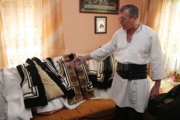 Zestrea neprețuită a meșterului Ioan Hojbotă, costumele populare