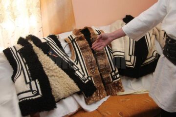 Zestrea neprețuită a meșterului Ioan Hojbotă, costumele populare