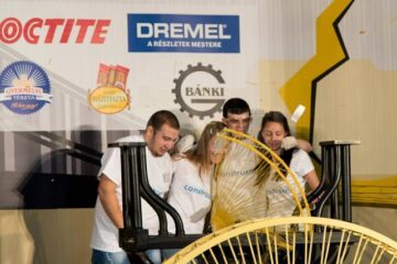 Momentul cedării podului, la 436.4 kg