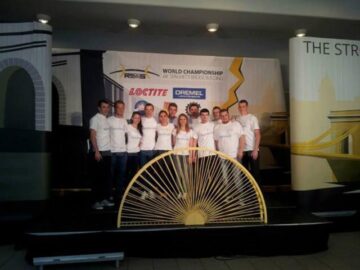 Primele trei clasate ale campionatului, alături de podul câștigător