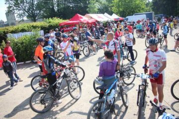 Peste 230 de iubitori ai ciclismului au luat startul la maratonul de la Dragomirna
