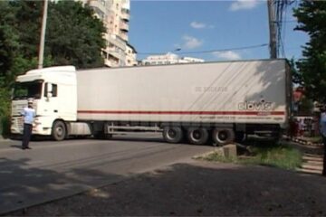 Traficul din Suceava, blocat de un tir ucrainean