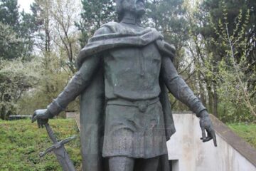 Consiliul Județean se asociază cu Primăria municipiului Suceava în vederea reamplasării statuii domnitorului Petru Mușat în parcul din fața intrării laterale a Palatului Administrativ