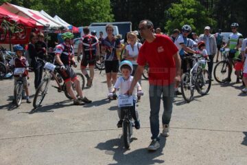 Peste 230 de iubitori ai ciclismului au luat startul la maratonul de la Dragomirna