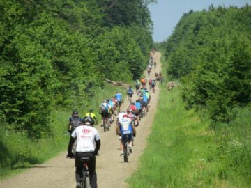 Peste 230 de iubitori ai ciclismului au luat startul la maratonul de la Dragomirna
