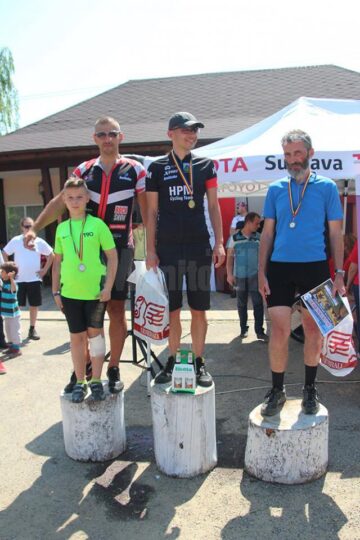 Peste 230 de iubitori ai ciclismului au luat startul la maratonul de la Dragomirna