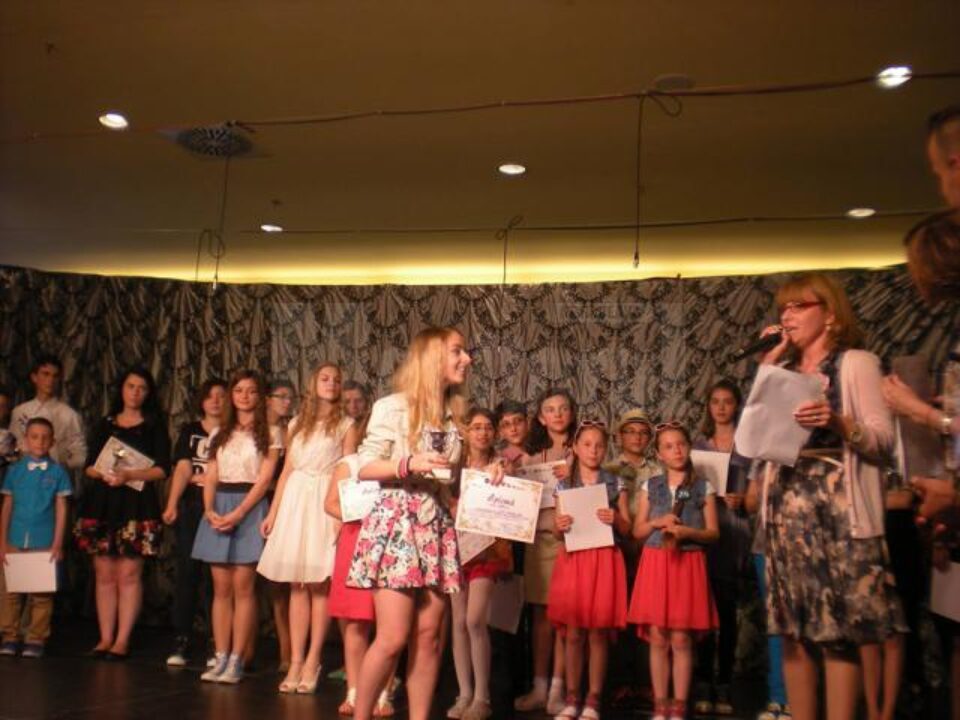 Aproape 60 de elevi au participat la Concursul județean „Vocea Bucovinei”, ediția I