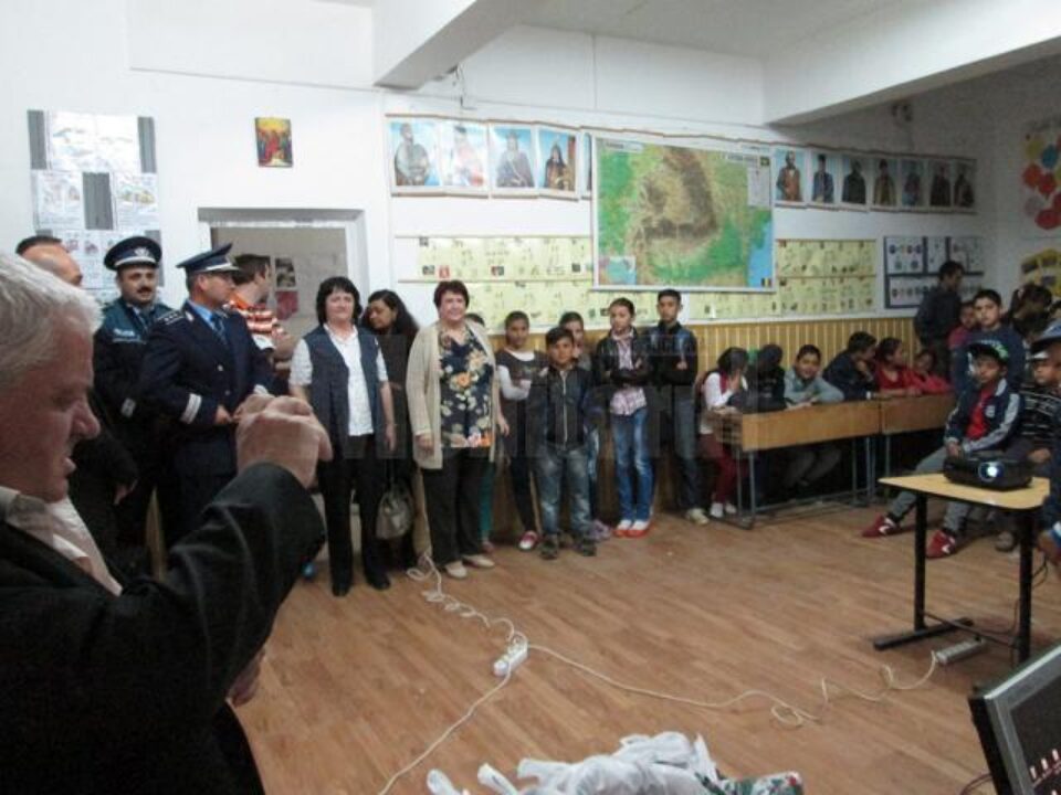 Proiect de prevenire a abandonului școlar în patru localități sucevene