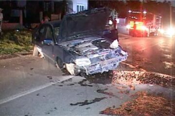 Autoturismul Volvo a fost grav avariat