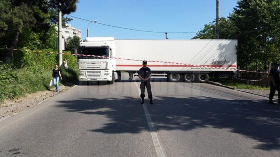 Tirul a blocat în totalitate traficul